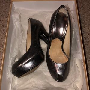 MK Lesly Pump in Gunmetal
